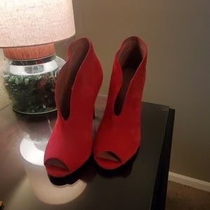 Halogen red heel
